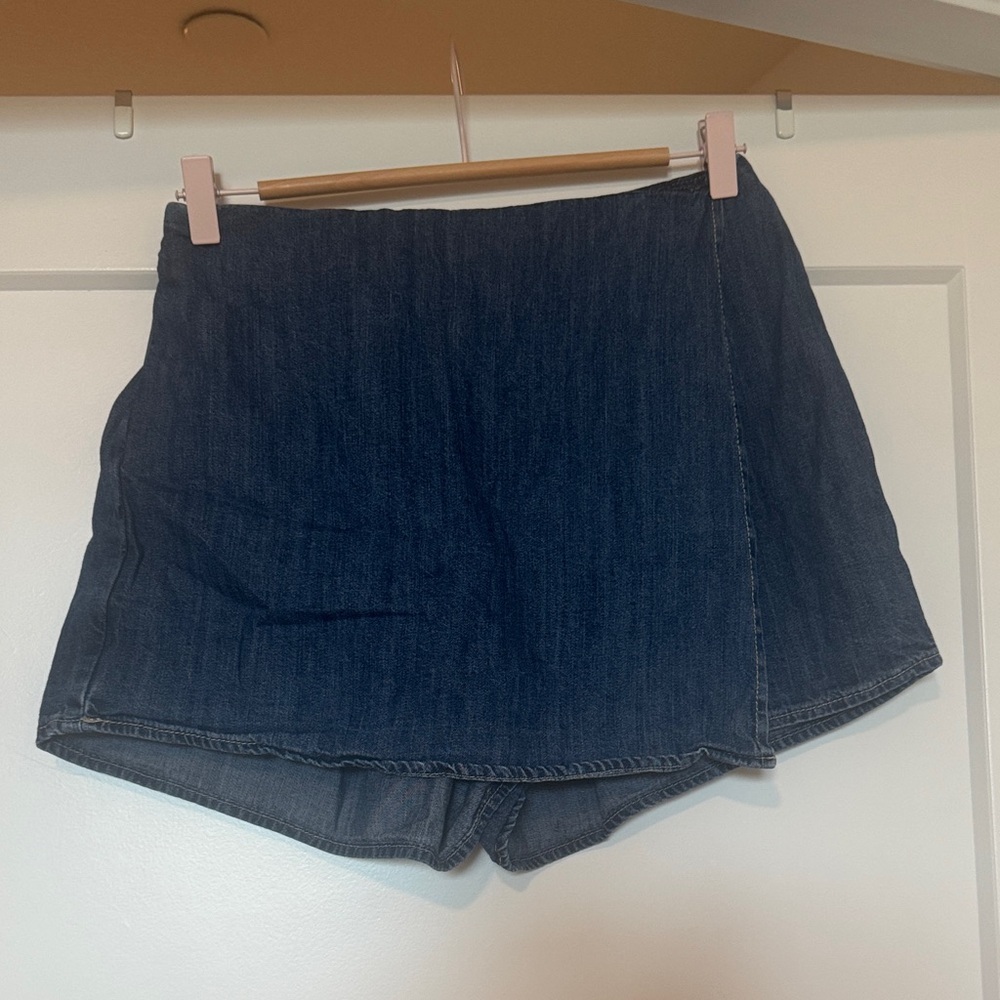 Old navy denim like 100% cotton skort skirt shorts